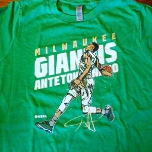 Giannis Milwaukee Bucks shirt